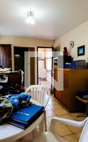 Casa à venda com 200m², 3 quartos e 6 vagas Casa à venda com 200m², 3 quartos e 6 vagasEscritório