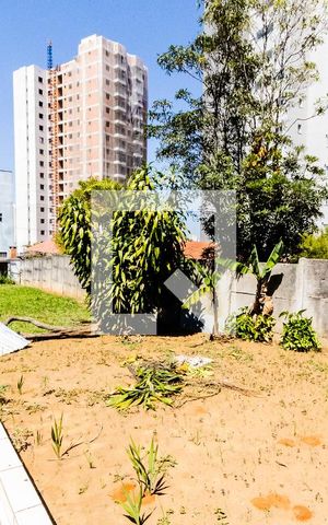 Casa à venda com 200m², 3 quartos e 6 vagas Casa à venda com 200m², 3 quartos e 6 vagasQuintal