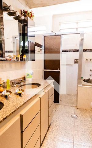 Casa à venda com 200m², 3 quartos e 6 vagas Casa à venda com 200m², 3 quartos e 6 vagasBanheiro da Suíte