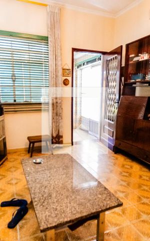 Casa à venda com 200m², 3 quartos e 6 vagas Casa à venda com 200m², 3 quartos e 6 vagasSala