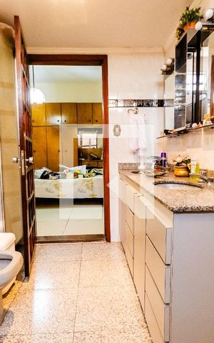 Casa à venda com 200m², 3 quartos e 6 vagas Casa à venda com 200m², 3 quartos e 6 vagasBanheiro da Suíte