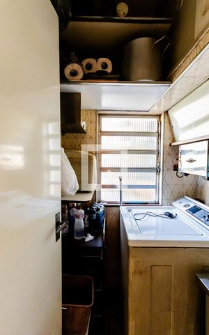 Casa à venda com 200m², 3 quartos e 6 vagas Casa à venda com 200m², 3 quartos e 6 vagasÁrea de Serviço