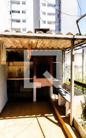 Casa à venda com 200m², 3 quartos e 6 vagas Casa à venda com 200m², 3 quartos e 6 vagasQuintal