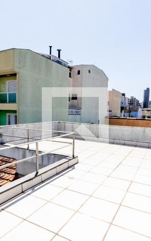 Casa à venda com 200m², 3 quartos e 6 vagas Casa à venda com 200m², 3 quartos e 6 vagasTerraço