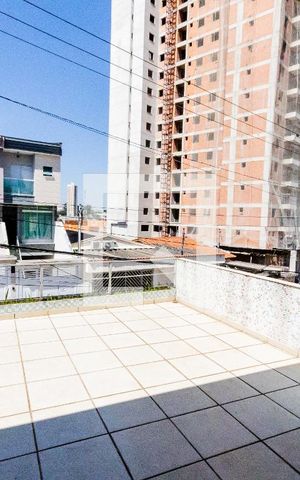 Casa à venda com 200m², 3 quartos e 6 vagas Casa à venda com 200m², 3 quartos e 6 vagasVaranda