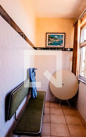 Casa à venda com 200m², 3 quartos e 6 vagas Casa à venda com 200m², 3 quartos e 6 vagasVaranda