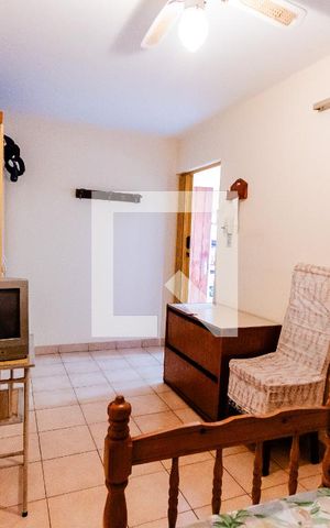 Casa à venda com 200m², 3 quartos e 6 vagas Casa à venda com 200m², 3 quartos e 6 vagasQuarto do Escritório