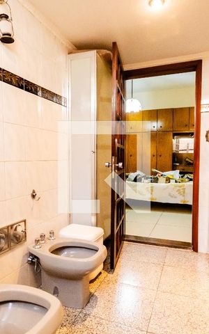 Casa à venda com 200m², 3 quartos e 6 vagas Casa à venda com 200m², 3 quartos e 6 vagasBanheiro da Suíte