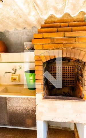 Casa à venda com 200m², 3 quartos e 6 vagas Casa à venda com 200m², 3 quartos e 6 vagasÁrea comum - Churrasqueira