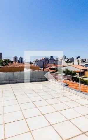 Casa à venda com 200m², 3 quartos e 6 vagas Casa à venda com 200m², 3 quartos e 6 vagasTerraço