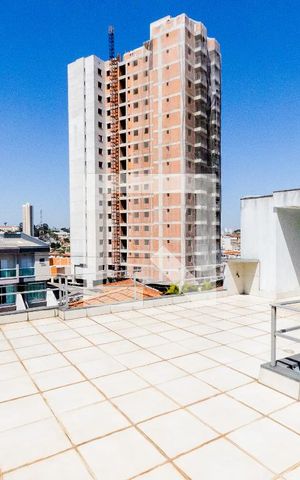 Casa à venda com 200m², 3 quartos e 6 vagas Casa à venda com 200m², 3 quartos e 6 vagasTerraço