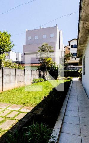Casa à venda com 200m², 3 quartos e 6 vagas Casa à venda com 200m², 3 quartos e 6 vagasQuintal