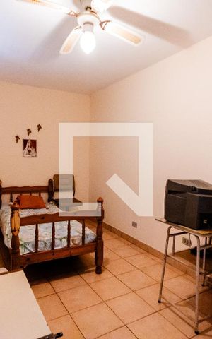 Casa à venda com 200m², 3 quartos e 6 vagas Casa à venda com 200m², 3 quartos e 6 vagasQuarto do Escritório