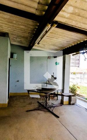 Casa à venda com 200m², 3 quartos e 6 vagas Casa à venda com 200m², 3 quartos e 6 vagasQuintal