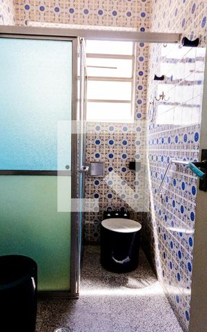 Casa à venda com 200m², 3 quartos e 6 vagas Casa à venda com 200m², 3 quartos e 6 vagasBanheiro