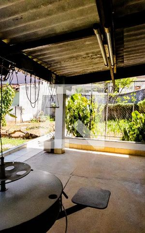 Casa à venda com 200m², 3 quartos e 6 vagas Casa à venda com 200m², 3 quartos e 6 vagasQuintal