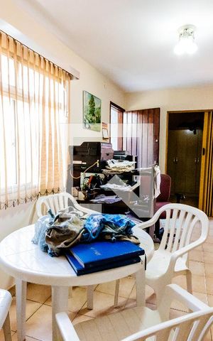 Casa à venda com 200m², 3 quartos e 6 vagas Casa à venda com 200m², 3 quartos e 6 vagasEscritório