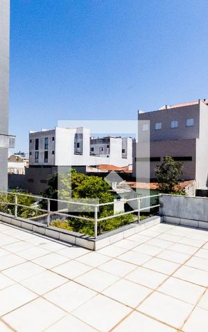 Casa à venda com 200m², 3 quartos e 6 vagas Casa à venda com 200m², 3 quartos e 6 vagasTerraço