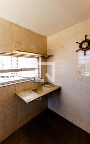 Casa à venda com 200m², 3 quartos e 6 vagas Casa à venda com 200m², 3 quartos e 6 vagasÁrea de Serviço 2