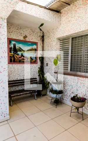 Casa à venda com 200m², 3 quartos e 6 vagas Casa à venda com 200m², 3 quartos e 6 vagasVaranda