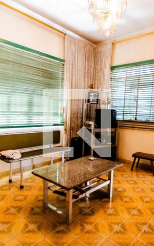 Casa à venda com 200m², 3 quartos e 6 vagas Casa à venda com 200m², 3 quartos e 6 vagasSala