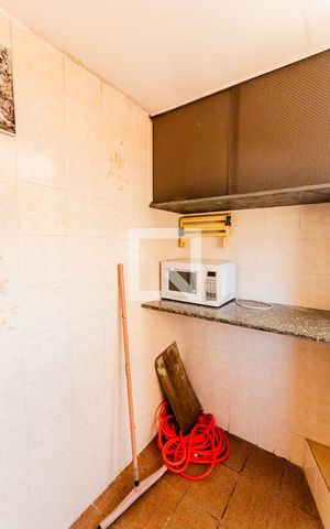 Casa à venda com 200m², 3 quartos e 6 vagas Casa à venda com 200m², 3 quartos e 6 vagasÁrea de Serviço 2