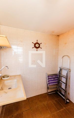 Casa à venda com 200m², 3 quartos e 6 vagas Casa à venda com 200m², 3 quartos e 6 vagasÁrea de Serviço 2