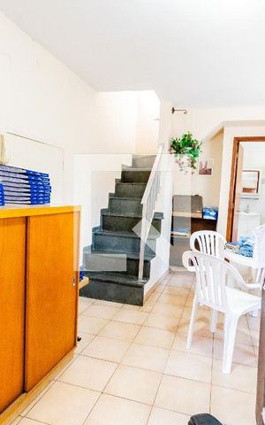 Casa à venda com 200m², 3 quartos e 6 vagas Casa à venda com 200m², 3 quartos e 6 vagasEscritório