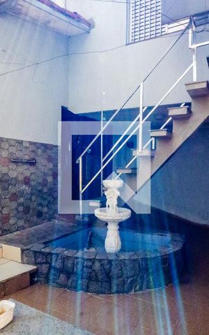 Casa à venda com 200m², 3 quartos e 6 vagas Casa à venda com 200m², 3 quartos e 6 vagasQuintal