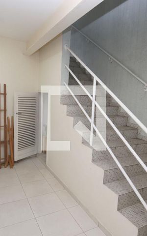 Casa à venda com 149m², 5 quartos e 2 vagasEscada