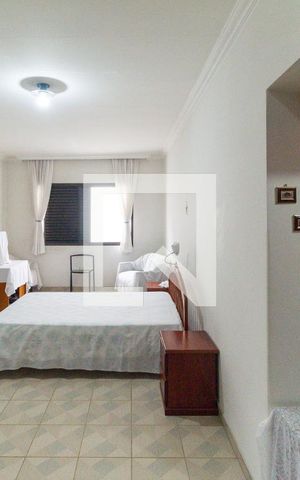 Casa à venda com 350m², 4 quartos e 5 vagas Casa à venda com 350m², 4 quartos e 5 vagasSala