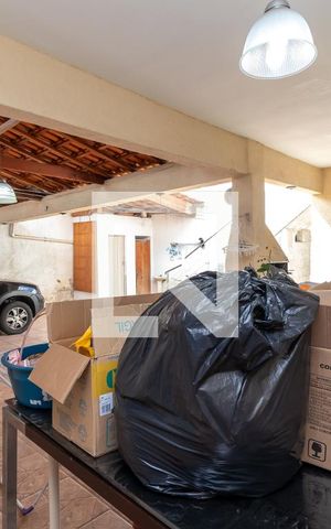 Casa à venda com 100m², 3 quartos e 4 vagas Casa à venda com 100m², 3 quartos e 4 vagasQuintal