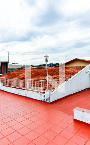 Casa à venda com 150m², 3 quartos e 2 vagas Casa à venda com 150m², 3 quartos e 2 vagasVaranda