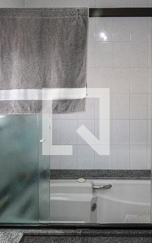 Casa para alugar com 200m², 4 quartos e 2 vagas Casa para alugar com 200m², 4 quartos e 2 vagasBanheiro da Suíte