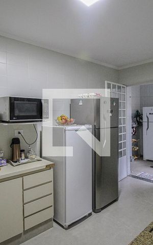 Casa para alugar com 200m², 4 quartos e 2 vagas Casa para alugar com 200m², 4 quartos e 2 vagasCozinha