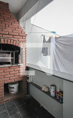 Casa para alugar com 200m², 4 quartos e 2 vagas Casa para alugar com 200m², 4 quartos e 2 vagasÁrea comum - Churrasqueira