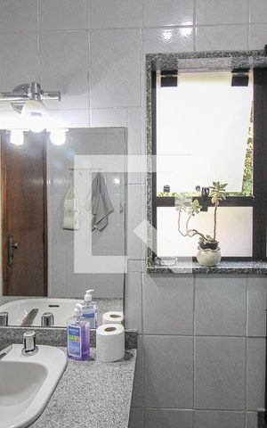 Casa para alugar com 200m², 4 quartos e 2 vagas Casa para alugar com 200m², 4 quartos e 2 vagasBanheiro da Suíte