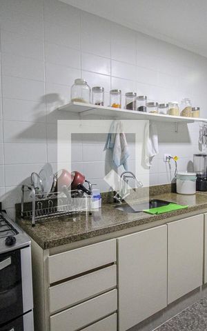 Casa para alugar com 200m², 4 quartos e 2 vagas Casa para alugar com 200m², 4 quartos e 2 vagasCozinha