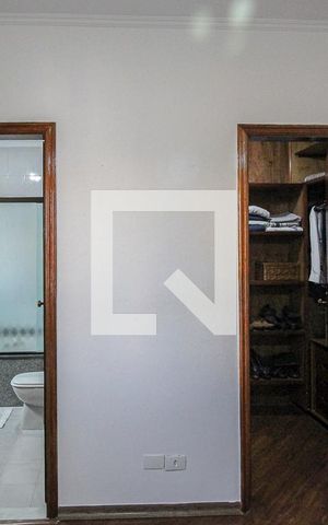 Casa para alugar com 200m², 4 quartos e 2 vagas Casa para alugar com 200m², 4 quartos e 2 vagasSuite