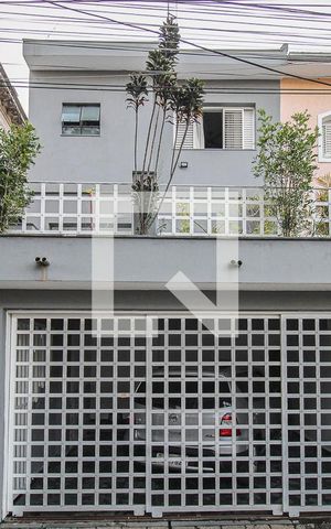 Casa para alugar com 200m², 4 quartos e 2 vagas Casa para alugar com 200m², 4 quartos e 2 vagasFachada