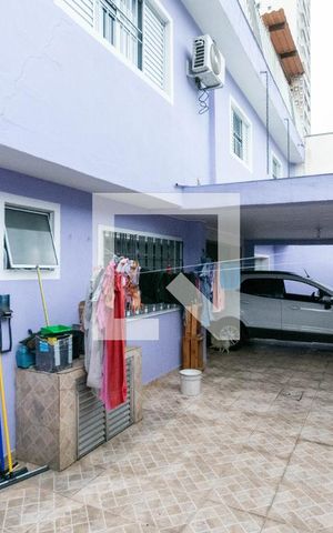 Casa à venda com 280m², 5 quartos e 3 vagas Casa à venda com 280m², 5 quartos e 3 vagasÁrea externa