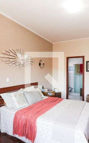Casa à venda com 196m², 3 quartos e 3 vagasSuíte 1