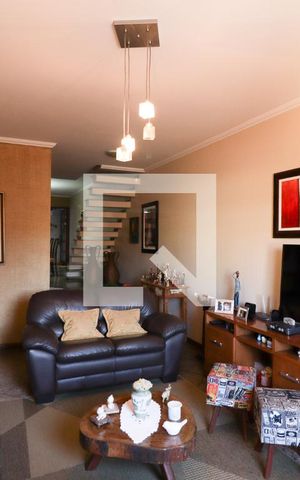 Casa à venda com 196m², 3 quartos e 3 vagasSala