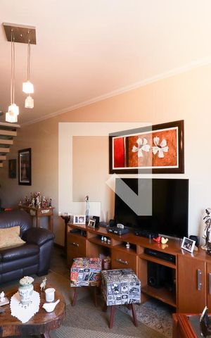 Casa à venda com 196m², 3 quartos e 3 vagasSala