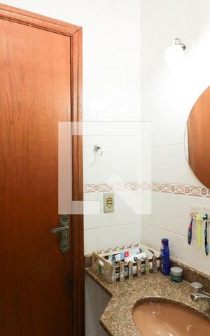 Casa à venda com 196m², 3 quartos e 3 vagasBanheiro da Suíte 2