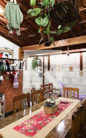 Casa à venda com 196m², 3 quartos e 3 vagasChurrasqueira