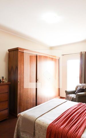 Casa à venda com 196m², 3 quartos e 3 vagasSuíte 1
