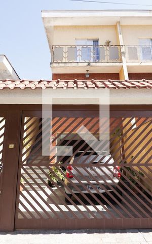 Casa à venda com 196m², 3 quartos e 3 vagasFachada