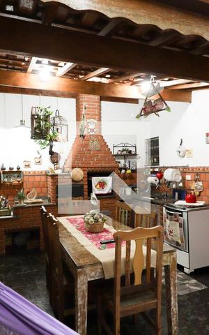 Casa à venda com 196m², 3 quartos e 3 vagasChurrasqueira