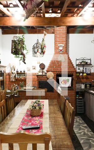 Casa à venda com 196m², 3 quartos e 3 vagasChurrasqueira